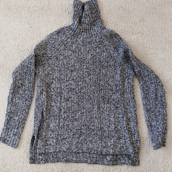 Old Navy Sweaters - 🌌 Old Navy Turtleneck Sweater